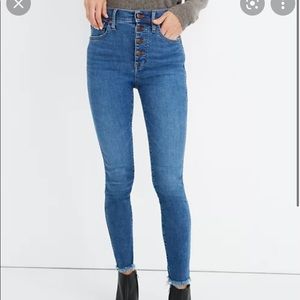 10" High-Rise Skinny Jeans in Mackey Wash: Button-Front Edition